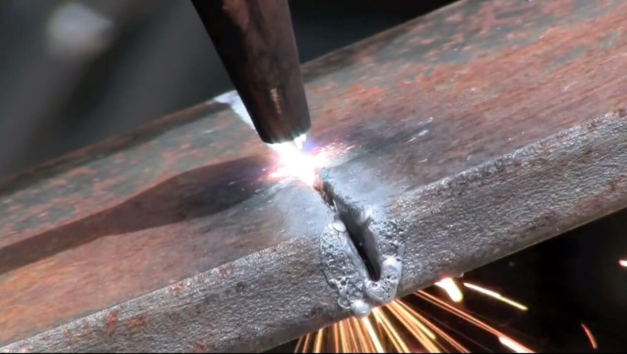 Газообразная сталь. Сварка Толстого металла 30мм электродом. Электродуговая сварка в термических. Резка Толстого металла 300мм. Плазморез металл 6мм высокоуглеродистая сталь.